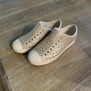 Girls Rose Gold Glitter Native Jefferson Shoes